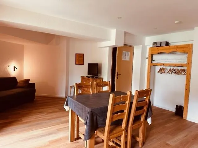 Les Clarines Apartman